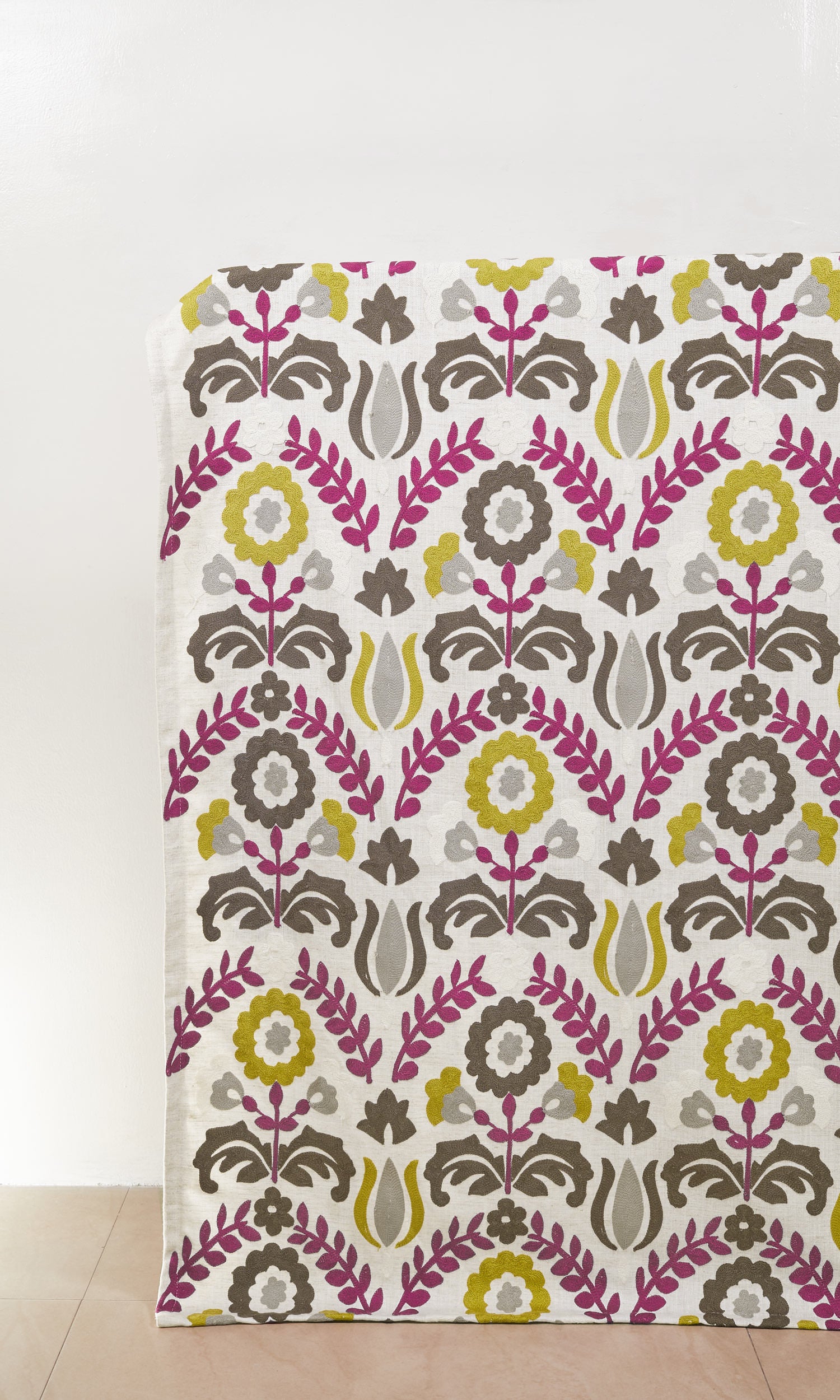 Floral Home Décor Fabric Sample (White/ Magenta/ Gray/ Green)